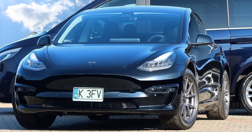 Tesla Model 3 cena 122000 przebieg: 30000, rok produkcji 2019 z Wieleń małe 704